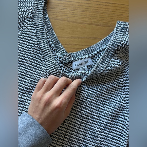 Calvin Klein Sweater - Picture 2 of 4